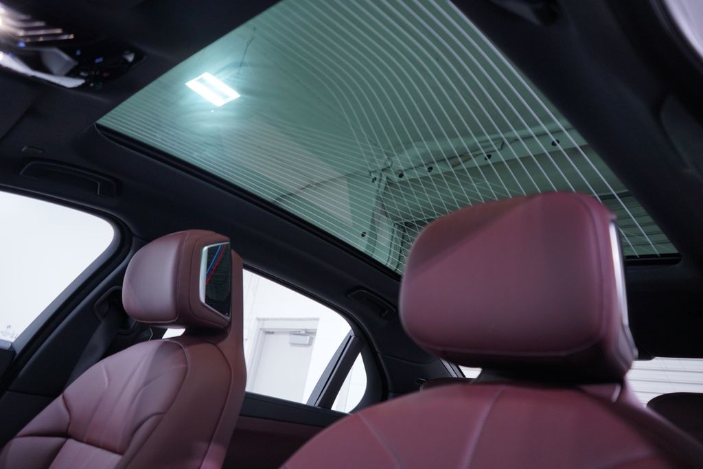 Thumbnail: 2026 BMW i7 - 18