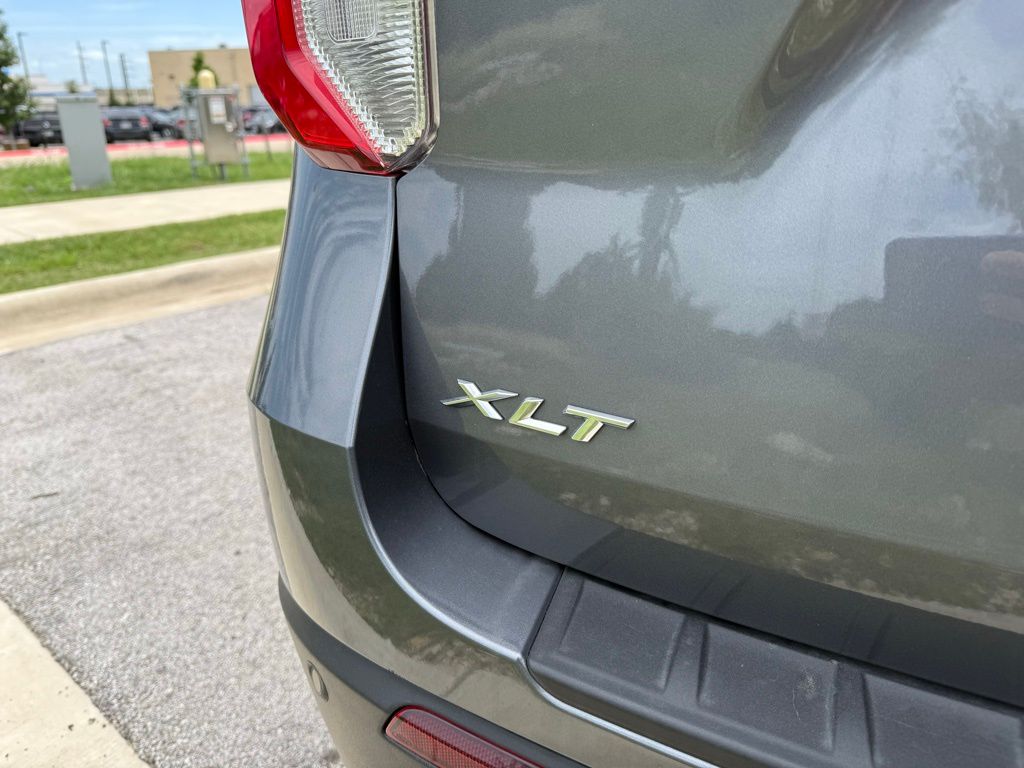 Thumbnail: 2022 Ford Explorer - 9