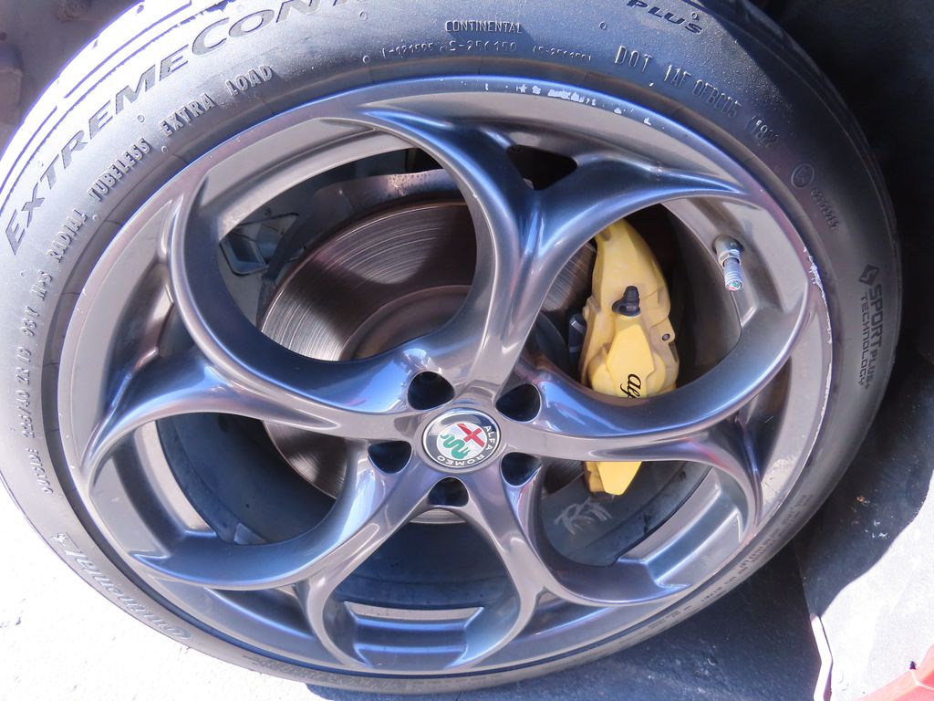 Thumbnail: 2019 Alfa Romeo Giulia - 15