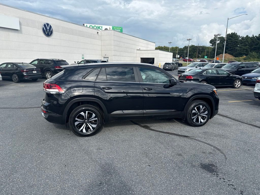 2024 Volkswagen Atlas Cross Sport 2.0T SE Black at Subaru and VW of Moon Township