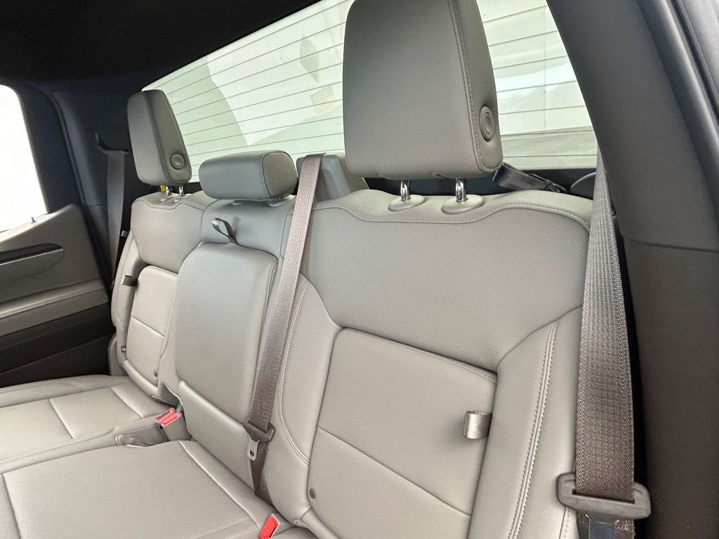 Used 2022 Onyx Black GMC SLT image 32