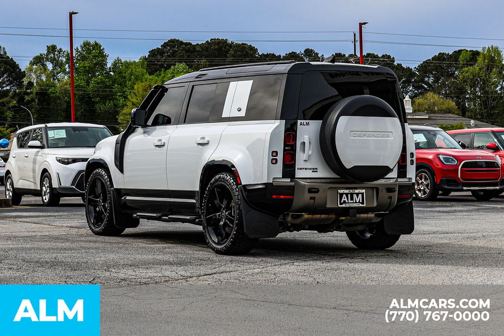 Used 2022 White Land Rover X-Dynamic SE image 6