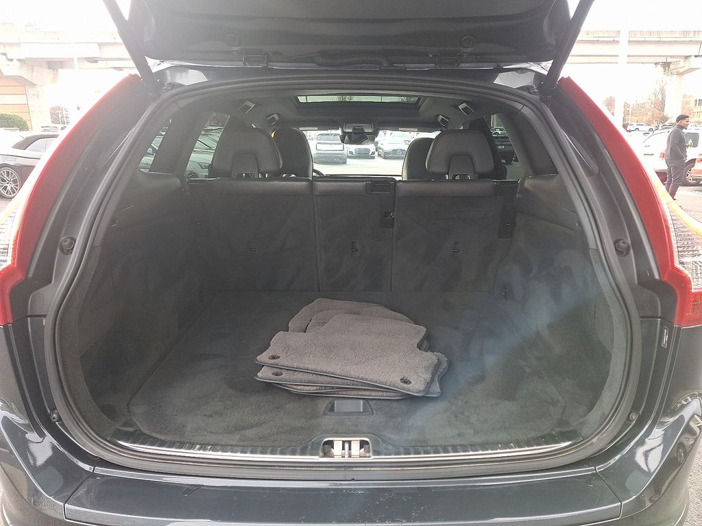 Thumbnail: 2015 Volvo XC60 - 28