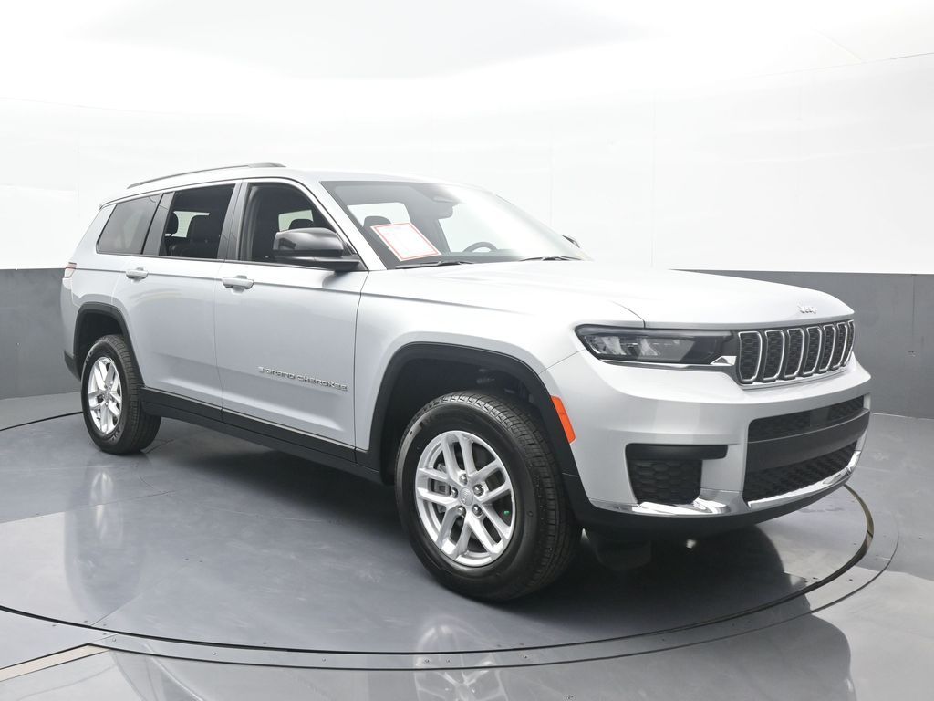 Used 2024 Silver Zynith Jeep Laredo image 8