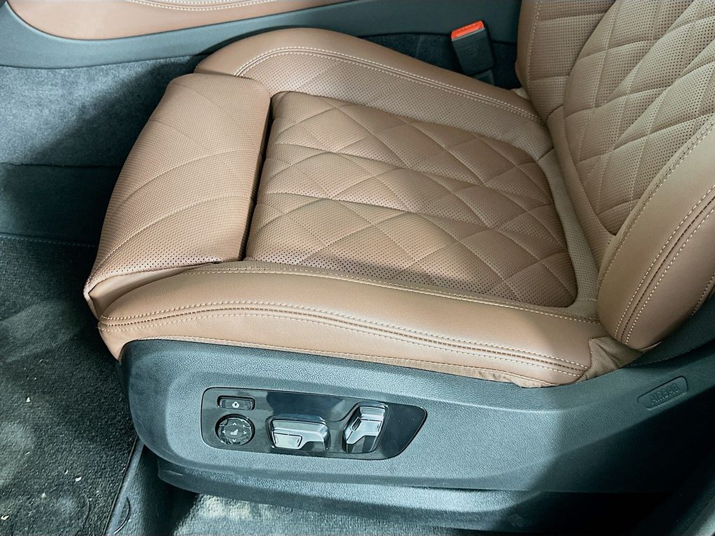 Thumbnail: 2026 BMW X5 - 21