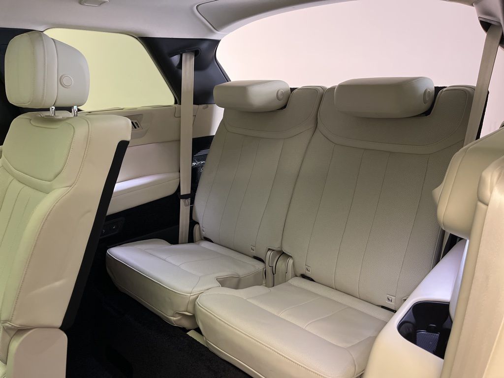 Thumbnail: 2023 Land Rover Range Rover - 28