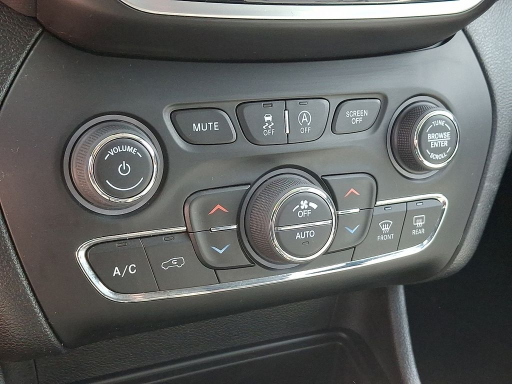 2019 Jeep Cherokee Limited Silver at Honda North