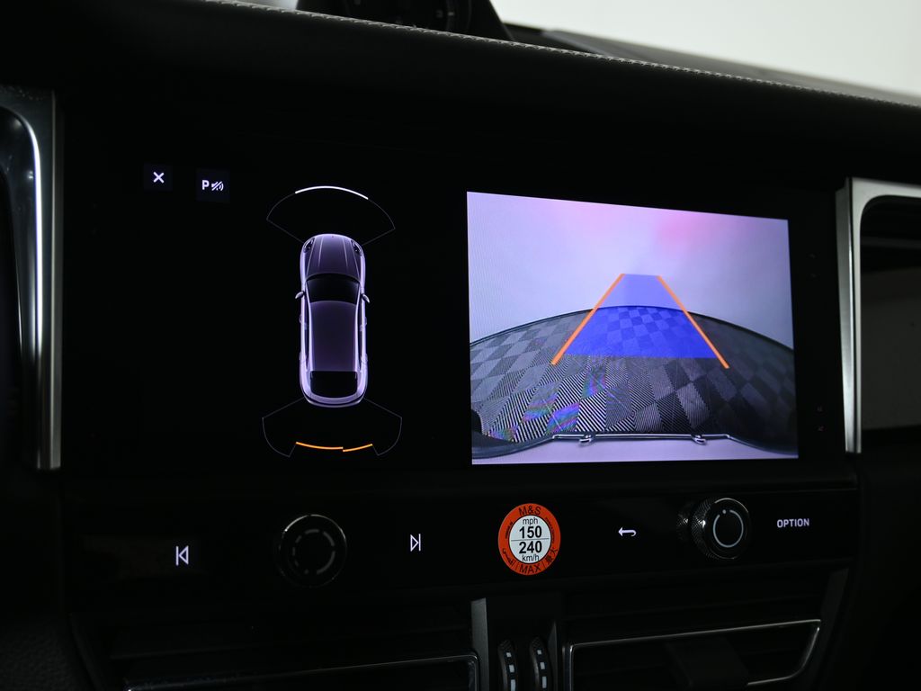 Thumbnail: 2022 Porsche Macan - 26