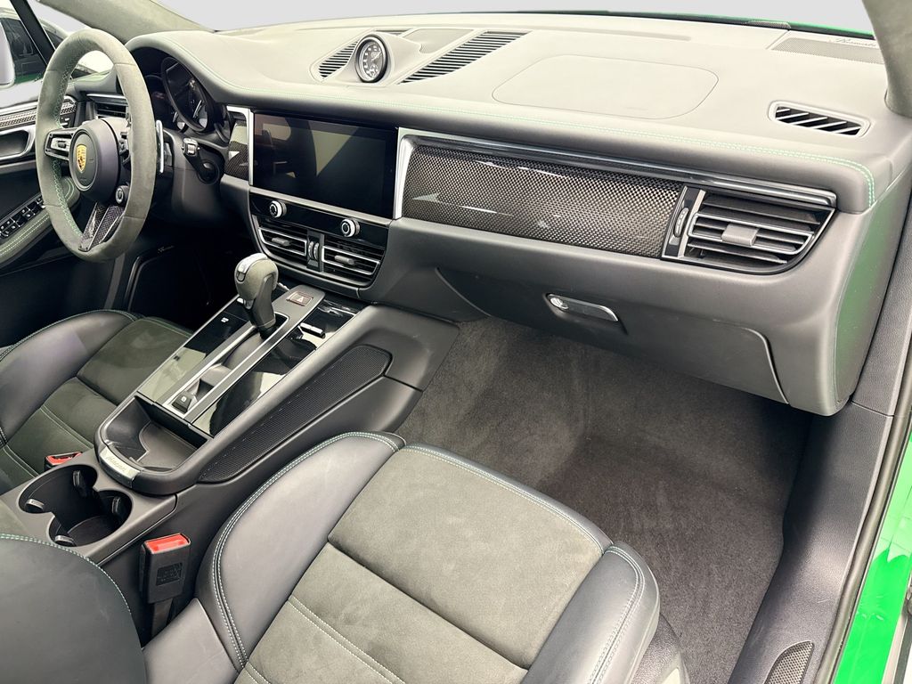 Thumbnail: 2024 Porsche Macan - 16