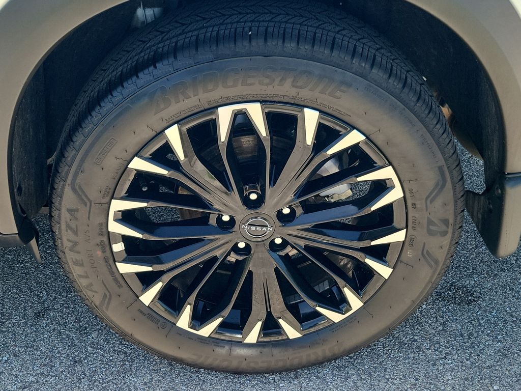 2026 Everest White Pearl Tricoat Nissan Rogue Dark Armor FWD SUV