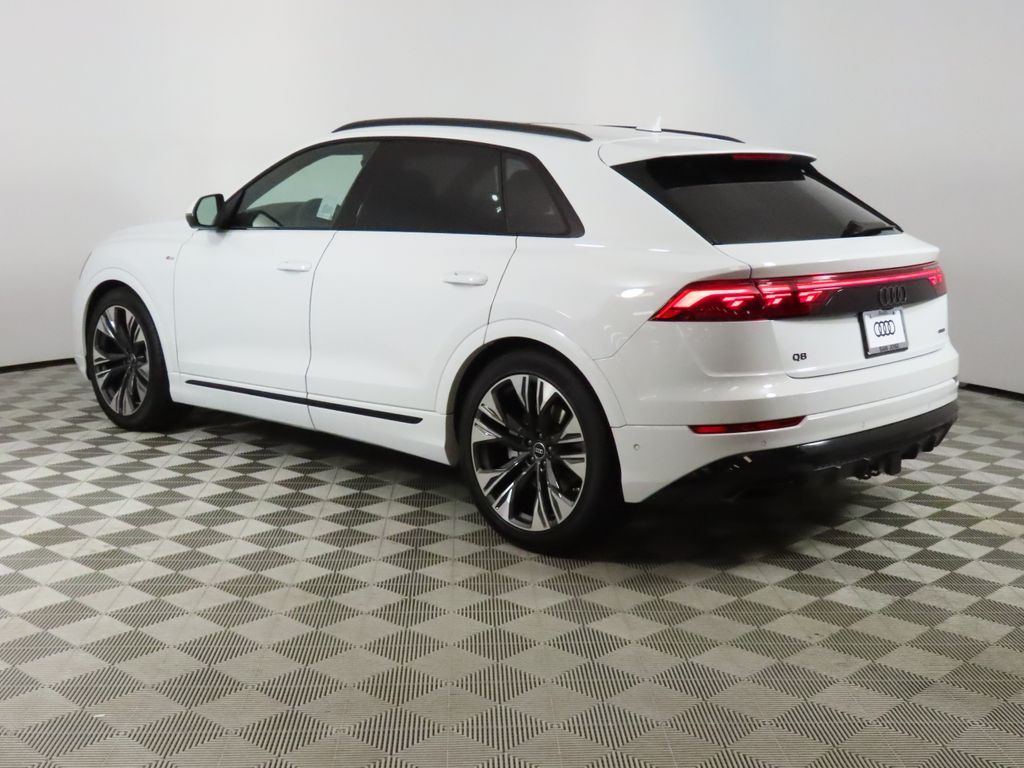 Thumbnail: 2026 Audi Q8 - 3