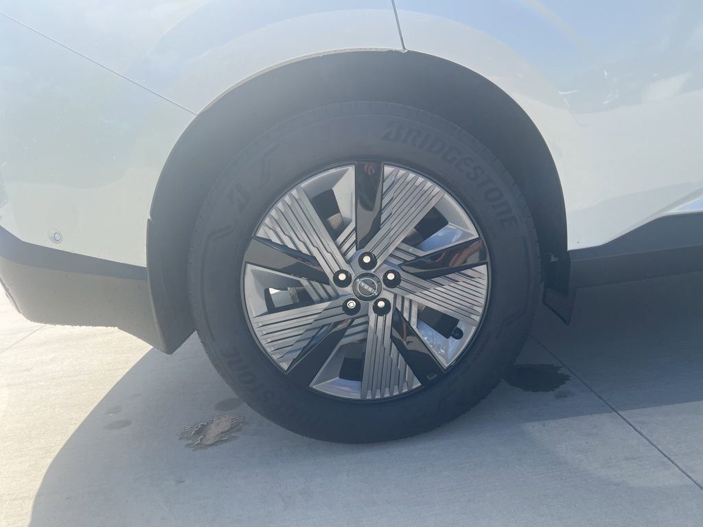 2025 Everest White Pearl Tricoat Nissan Murano SL AWD SUV