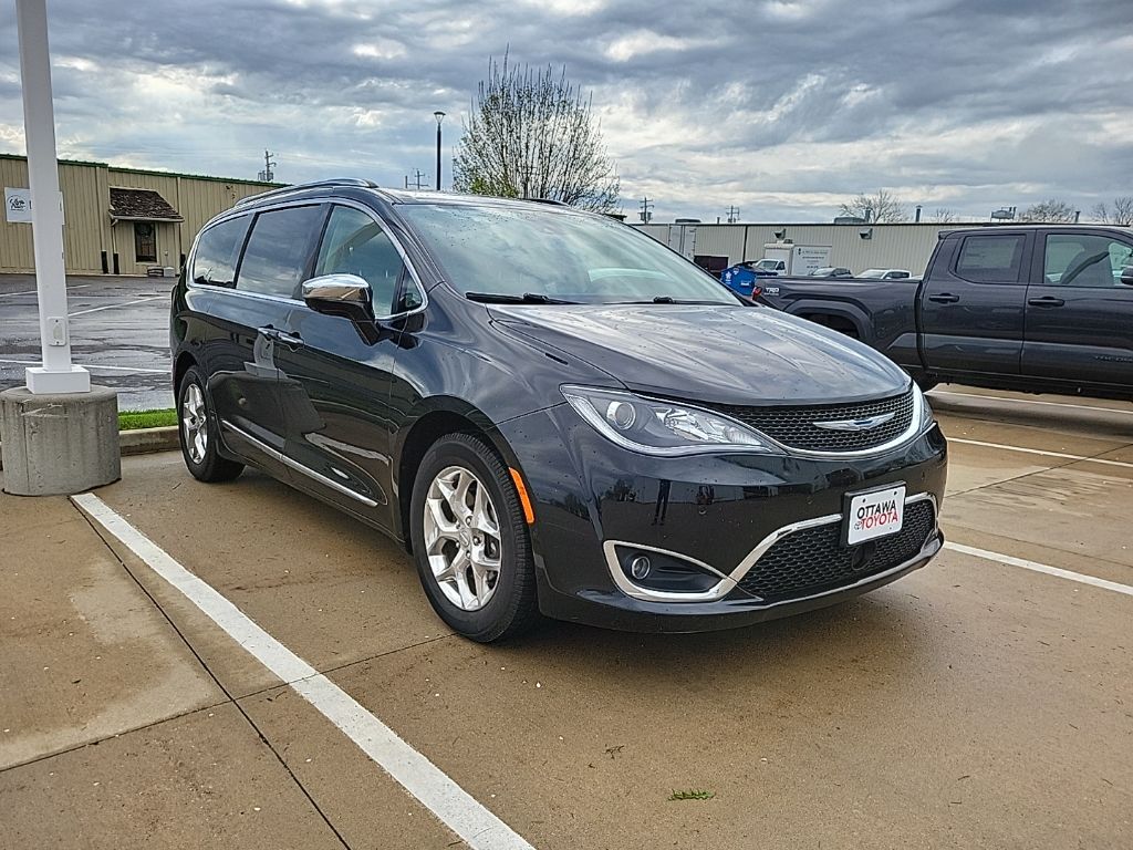Brilliant Black Crystal Pearlcoat 2018 Chrysler Pacifica Limited FWD Minivan Front-Wheel Drive 9-Speed Automatic