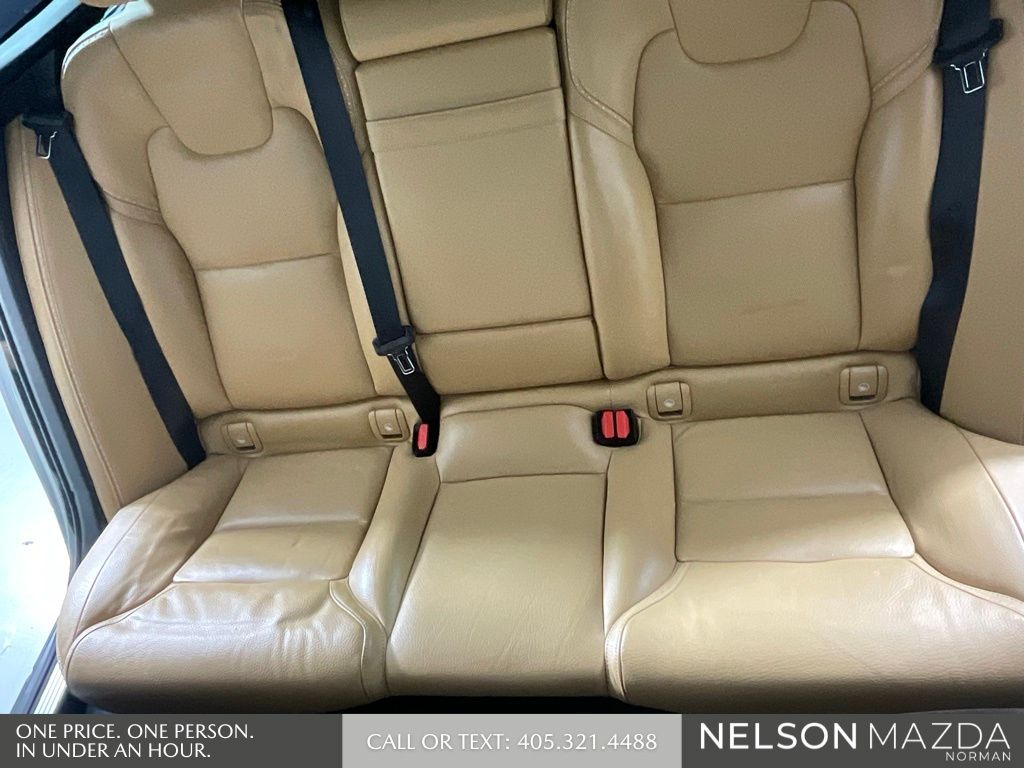 Used 2018 Black Volvo T6 AWD image 27