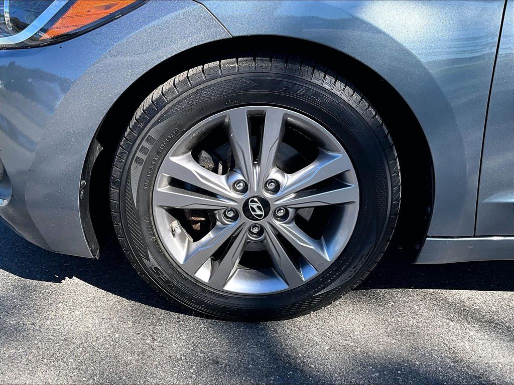 2018 Hyundai Elantra — photo 7