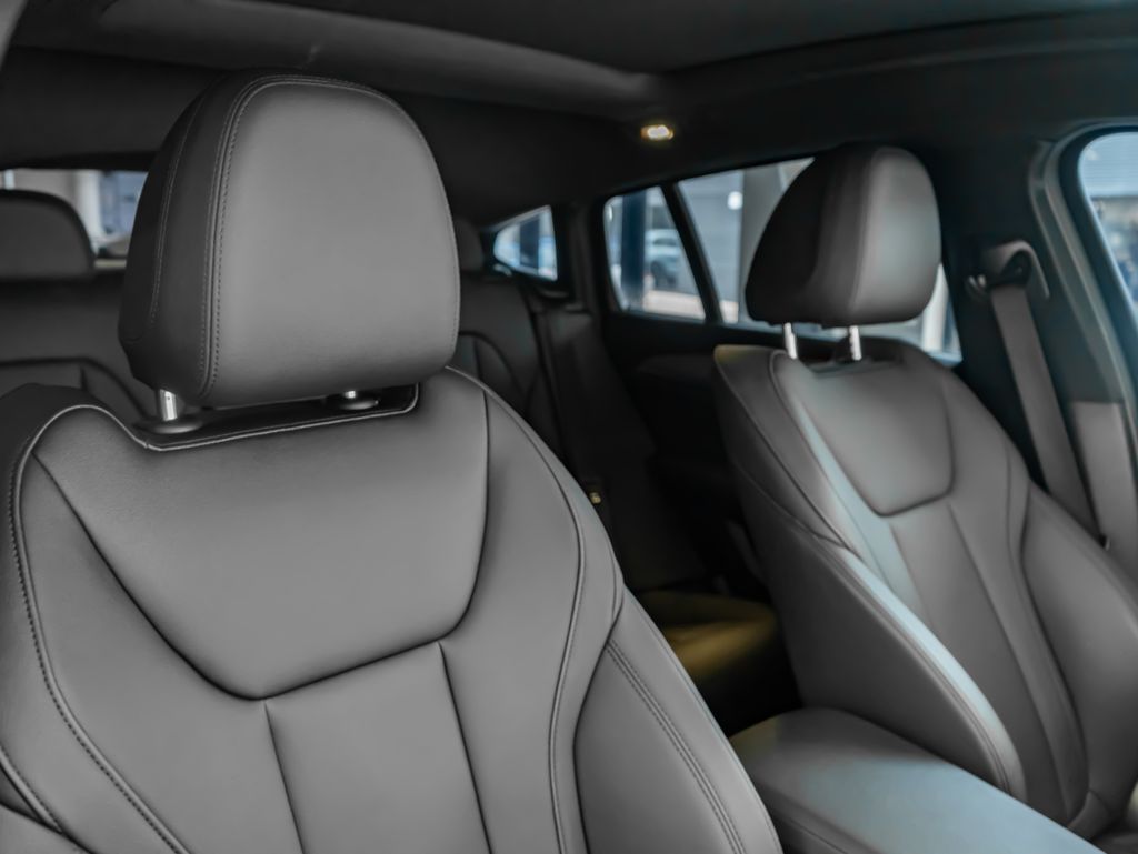 Used 2021 White BMW xDrive30i image 32