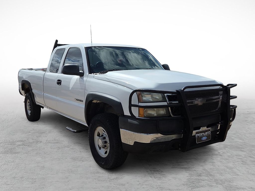 Summit White 2006 Chevrolet Silverado 2500HD Pickup Truck Rear-Wheel Drive 4-Speed Automatic Overdrive
