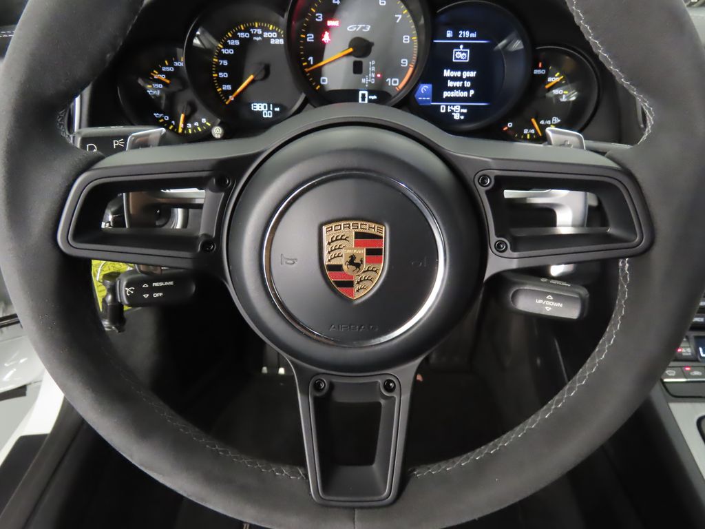 Thumbnail: 2018 Porsche 911 - 18