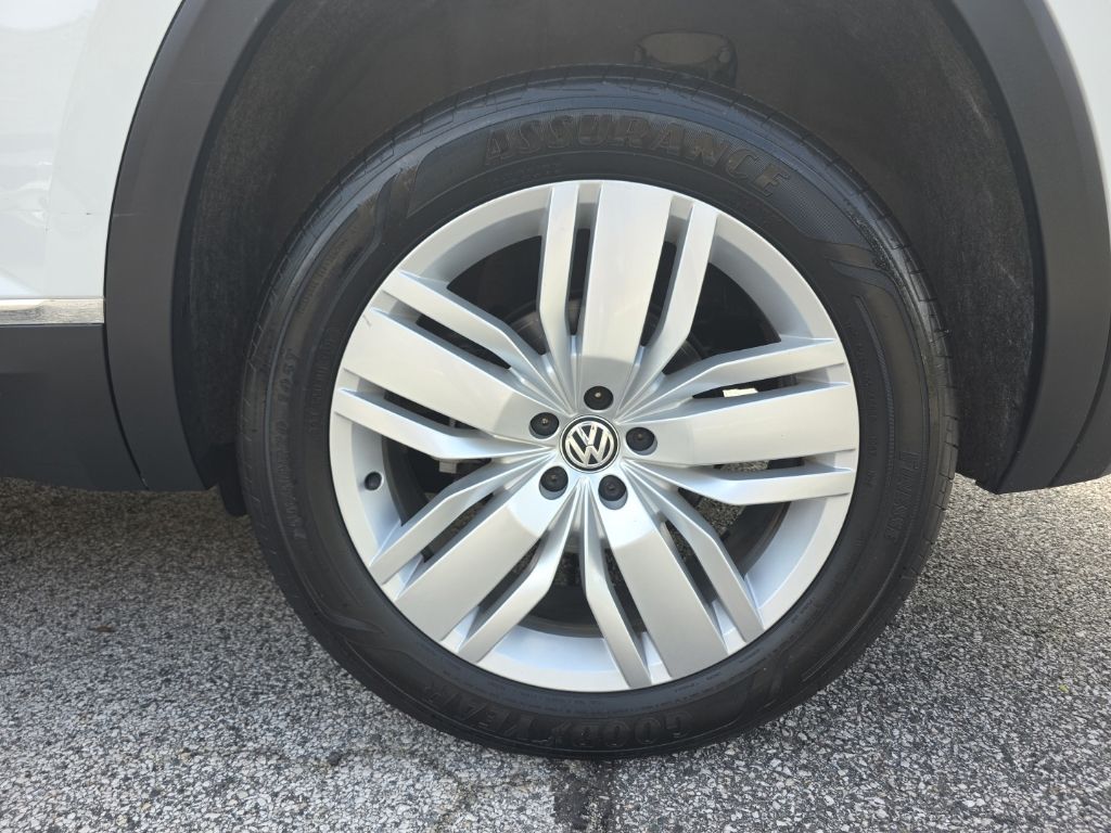Used 2019 White Volkswagen SEL image 26