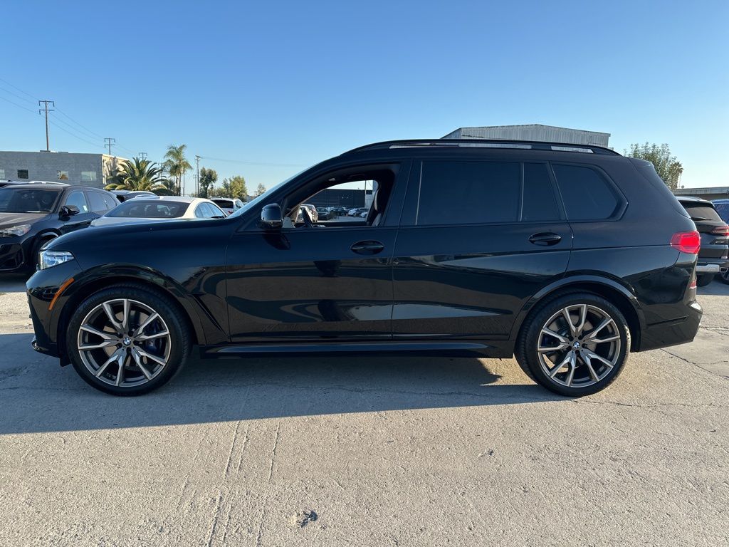 2022 BMW X7 M50i 2