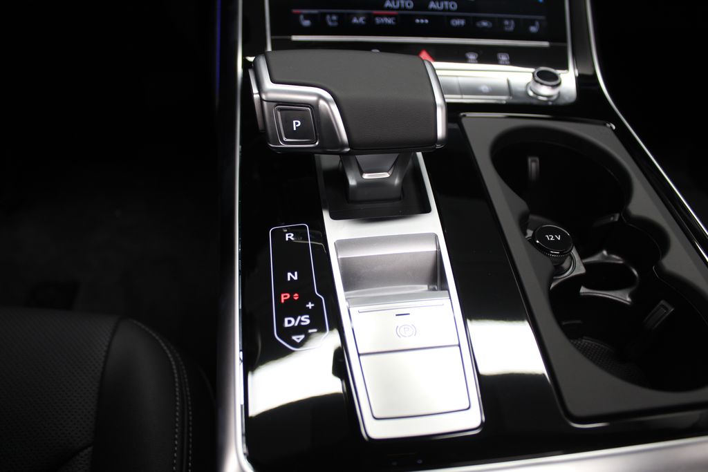 Thumbnail: 2026 Audi Q8 - 16