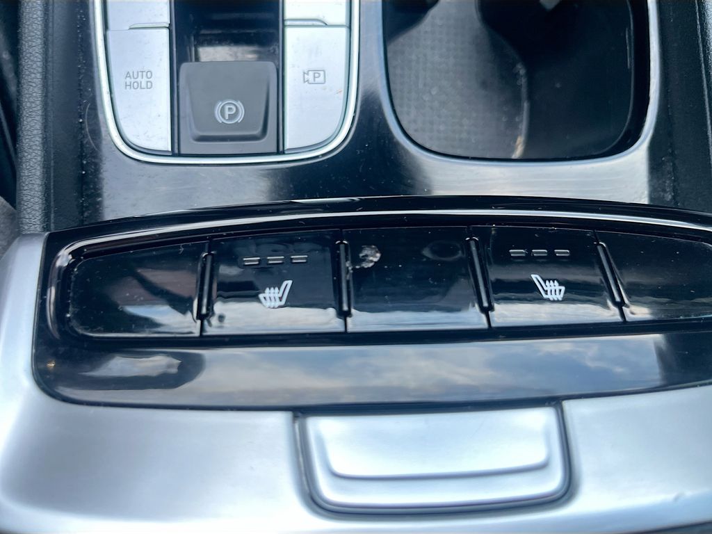 Used 2022 Green Hyundai SEL image 20
