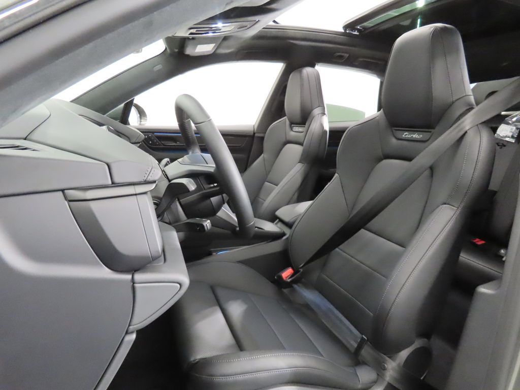 Thumbnail: 2026 Porsche Macan - 5