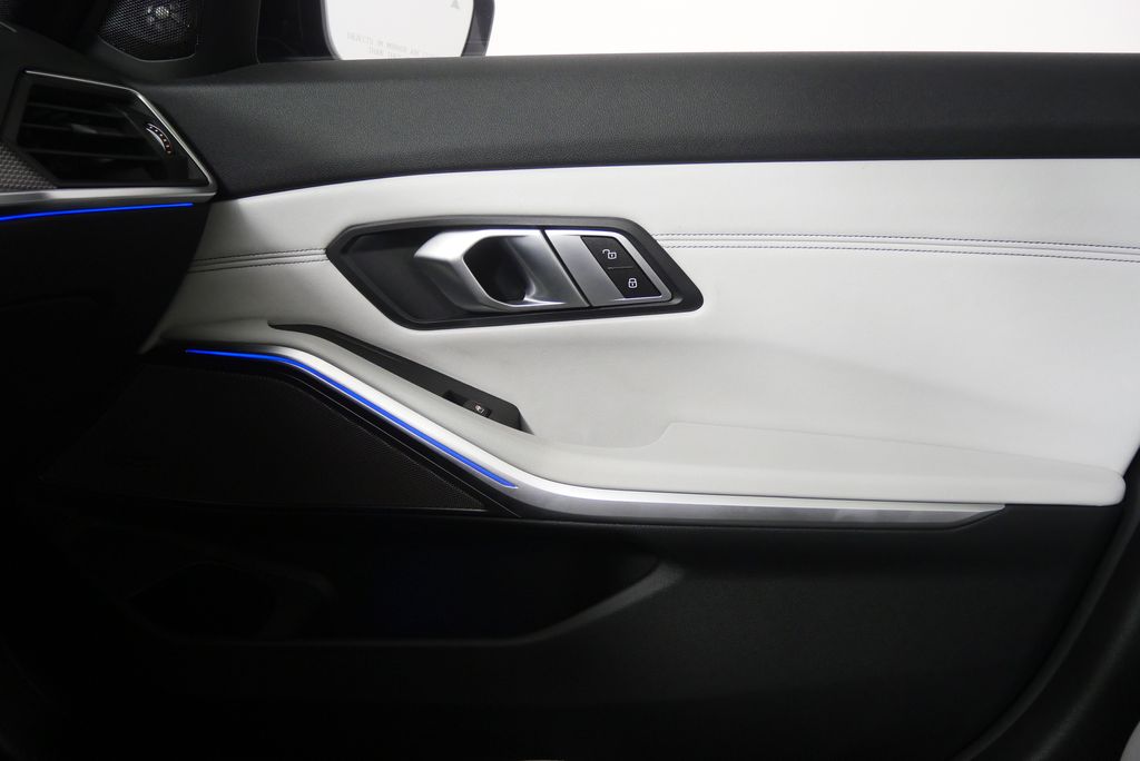 Thumbnail: 2021 BMW M3 - 30