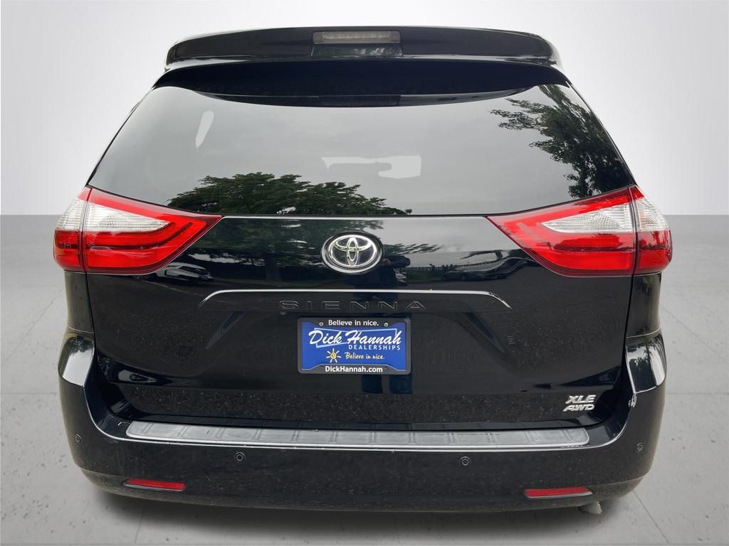 2017 Toyota Sienna XLE