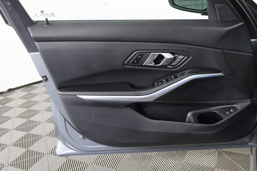 Thumbnail: 2025 BMW 3 Series - 12