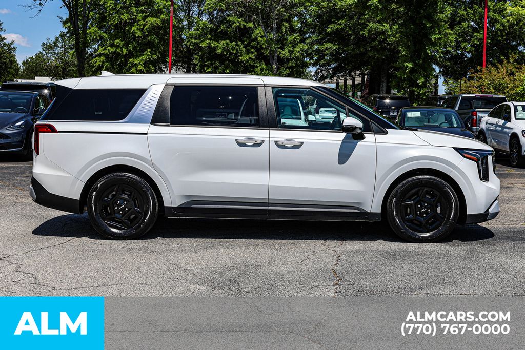 Used 2025 White Kia LXS image 10
