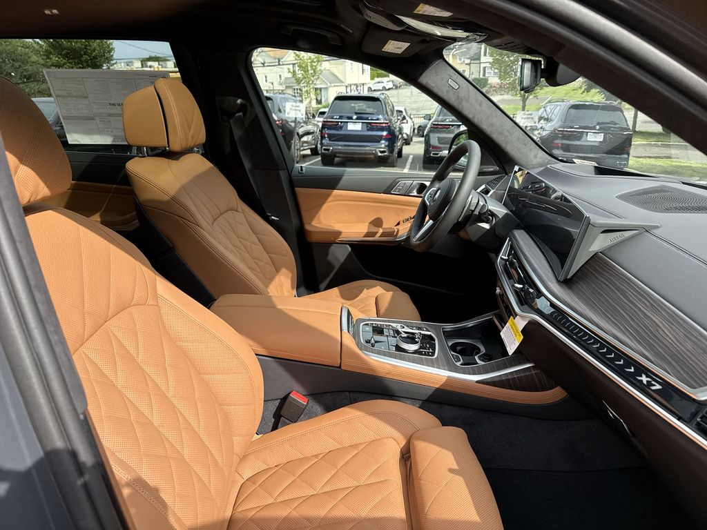 Thumbnail: 2027 BMW X7 - 26