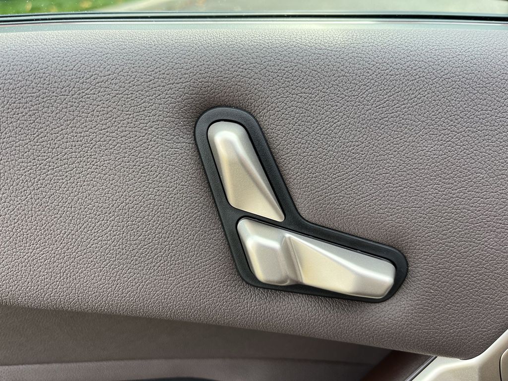 Thumbnail: 2026 BMW iX - 12