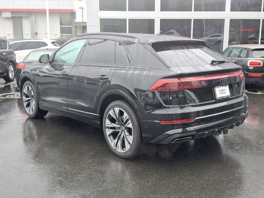 Thumbnail: 2026 Audi Q8 - 4