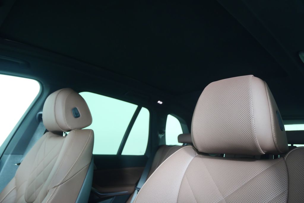 Thumbnail: 2026 BMW X5 - 11