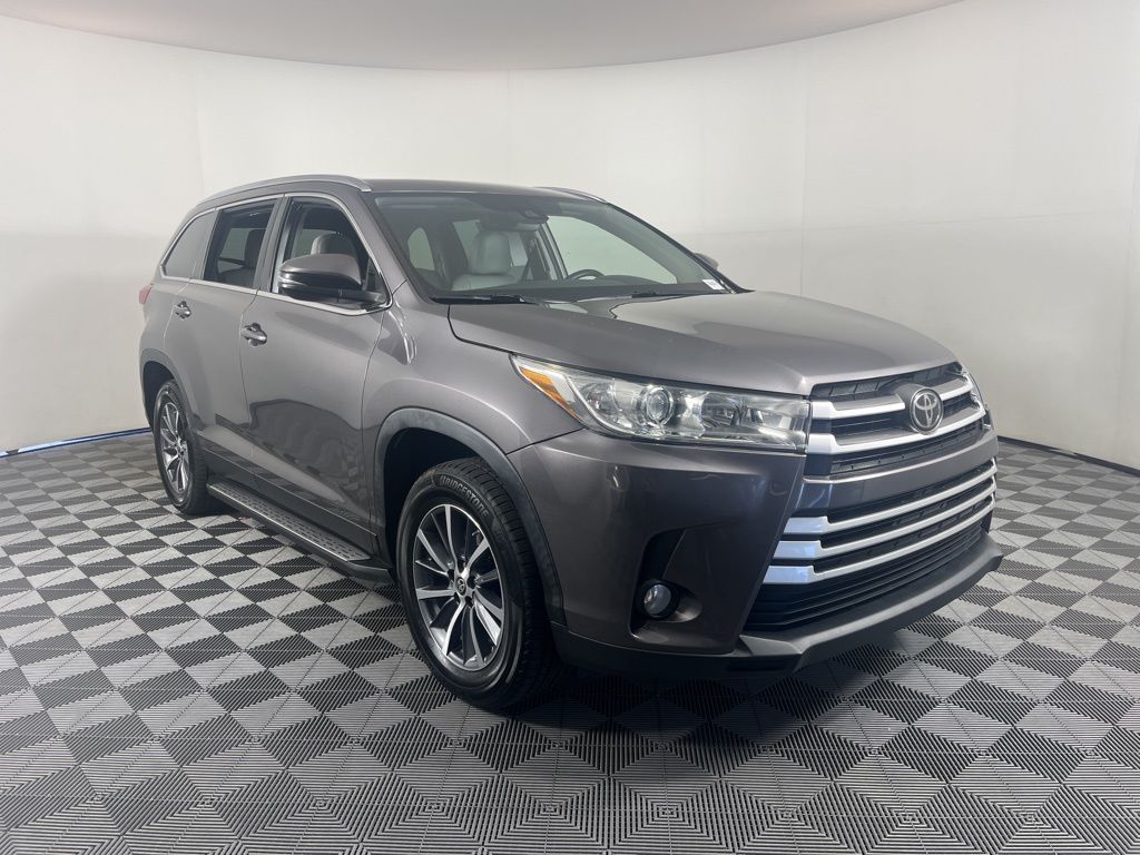 2019 Toyota Highlander XLE 18