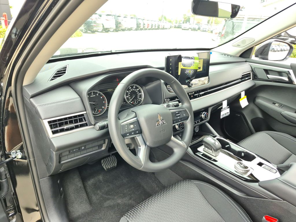 2026 Mitsubishi Outlander ES - 8