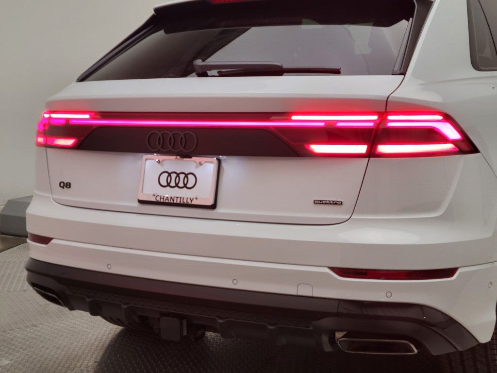 Thumbnail: 2026 Audi Q8 - 7