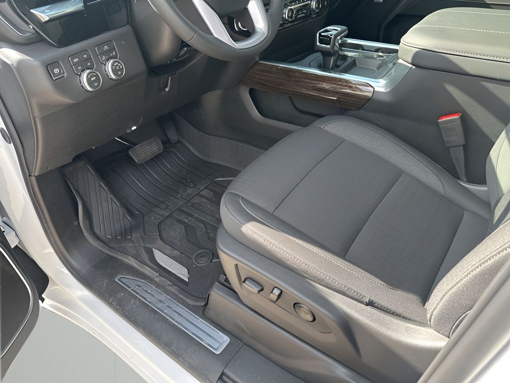 New 2026 White GMC Elevation image 28