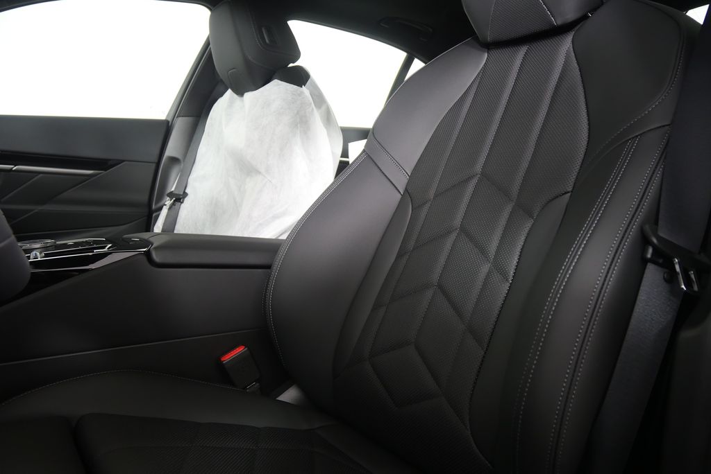 Thumbnail: 2026 BMW 5 Series - 11