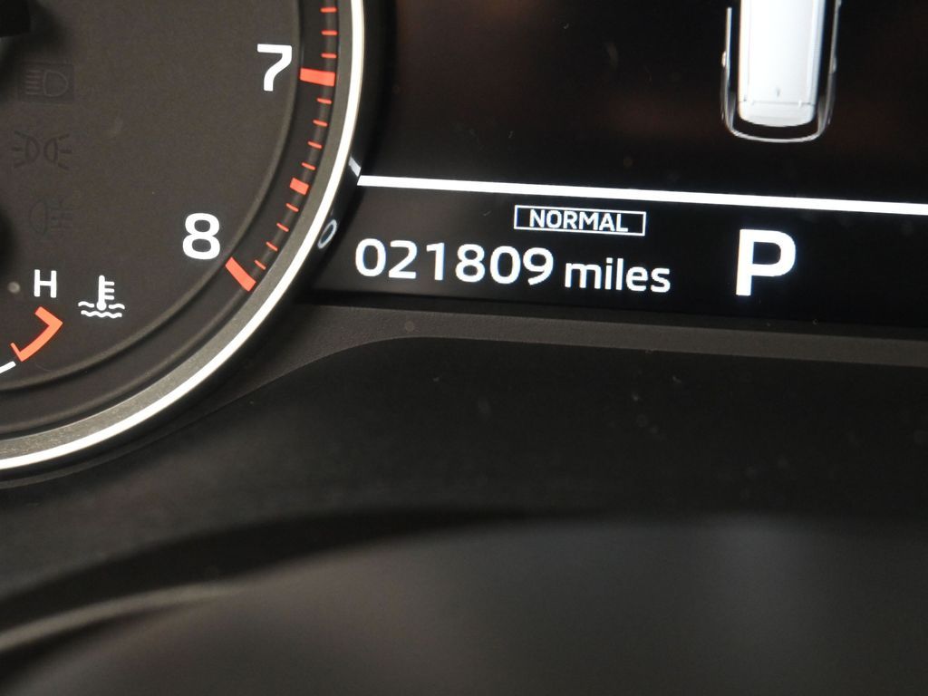 Used 2023 White Mitsubishi ES image 32