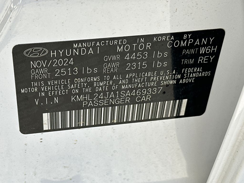 New 2025 White Hyundai SE image 34