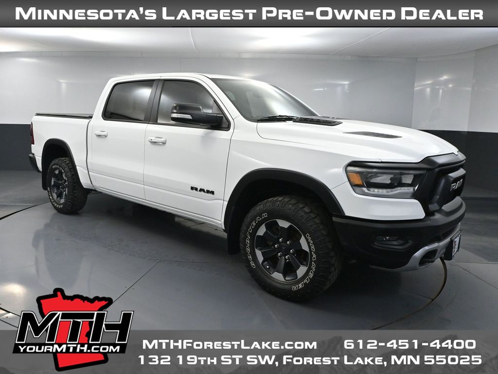 Bright White Clearcoat 2019 RAM 1500 Pickup Truck Four-Wheel Drive 8-Speed Automatic