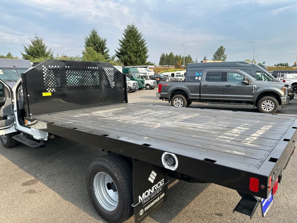 New 2025 Ford Super Duty F-350 Chassis Regular Cab (DRW) 169" Wheelbase XL