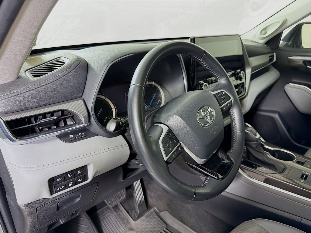 Used 2022 Toyota Highlander Hybrid SUV