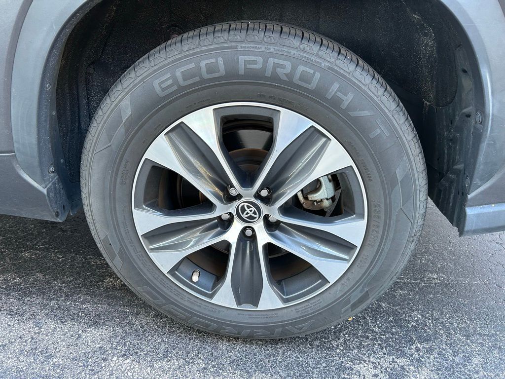 Thumbnail: 2022 Toyota Highlander - 9