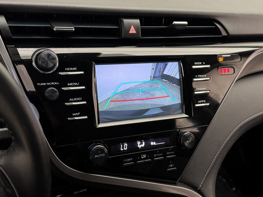 2019 Toyota Camry SE 27