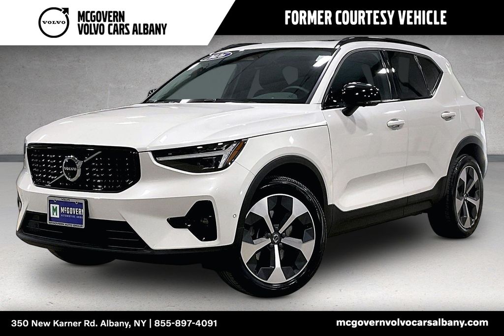 2026 Volvo XC40 B5 Plus AWD