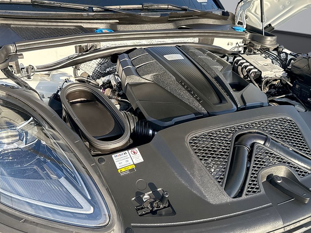 Thumbnail: 2022 Porsche Macan - 14