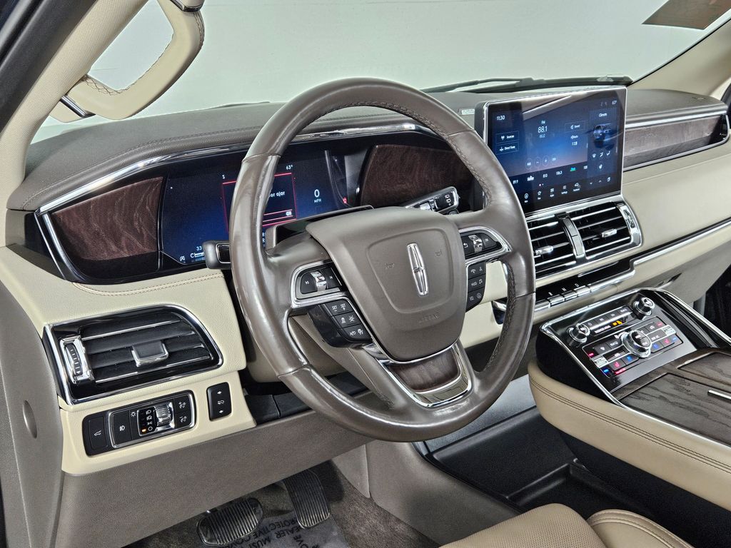 Thumbnail: 2022 Lincoln Navigator - 31